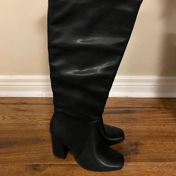 Leather boots urban planet size